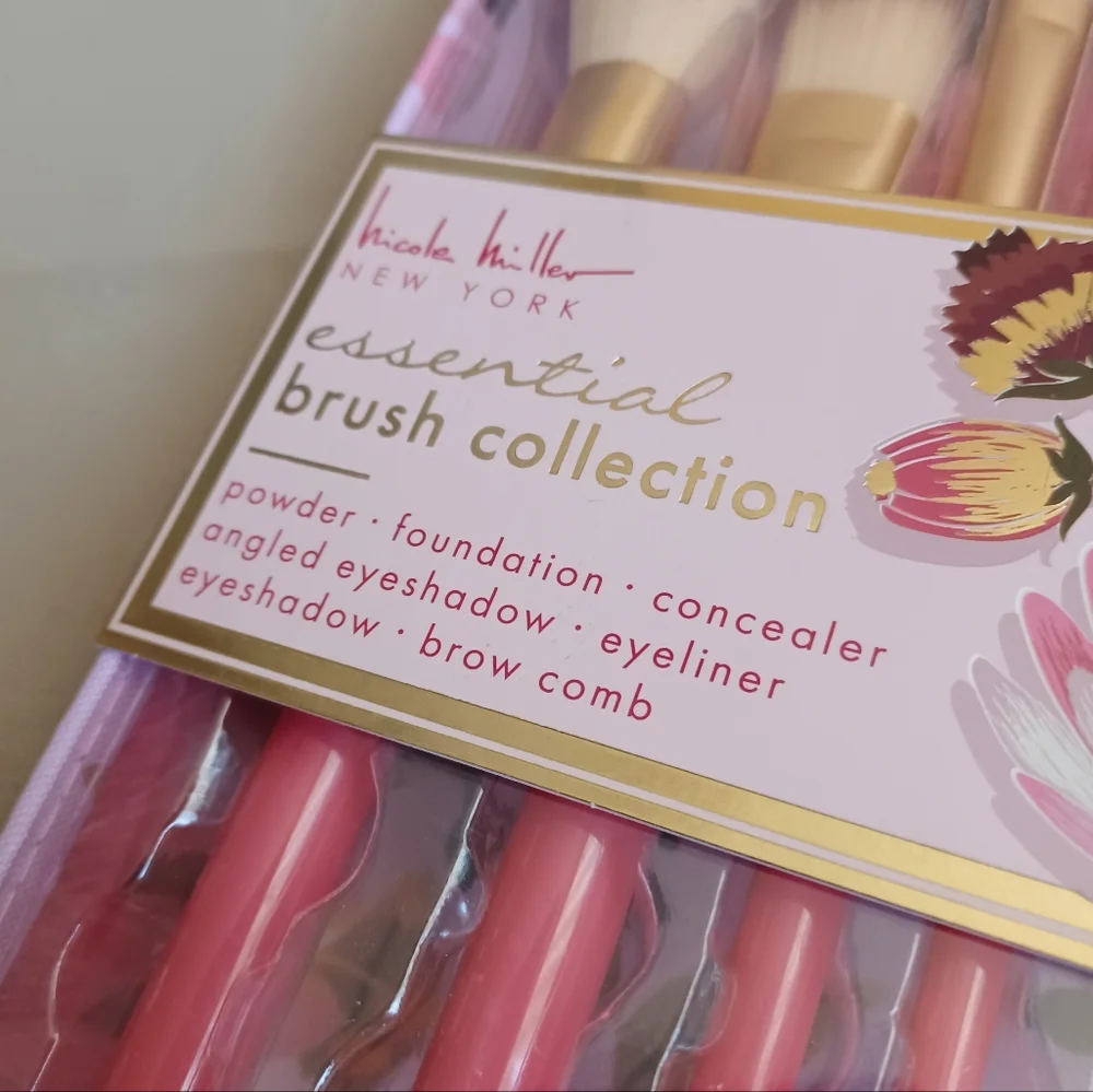 Nicole Miller Essential Brush Collection